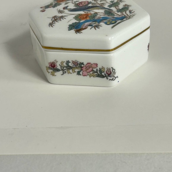 Wedgewood Bone China Trinket Box/ powder box. Kutani Crane Made in England. - Picture 6 of 8